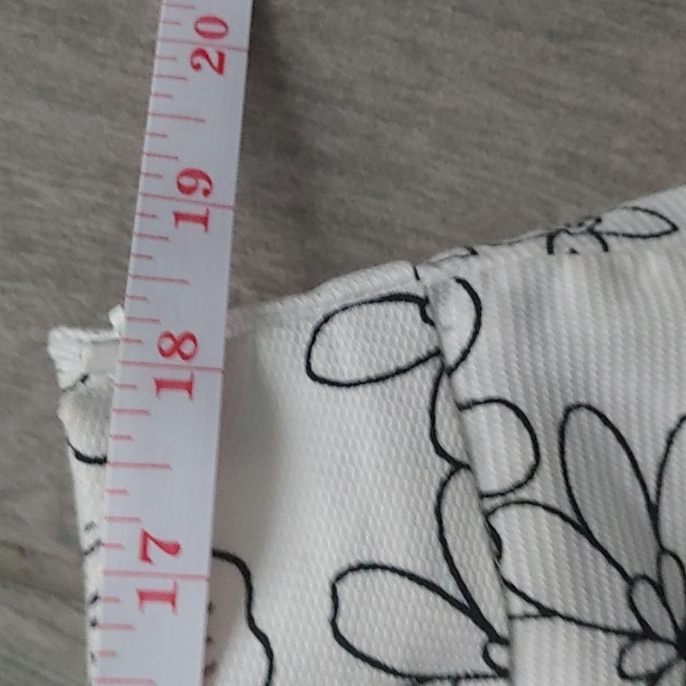 Women's Size 16 Versailles White Mini Skirt With Black Outlined Flowers Y2K - Picture 11 of 12